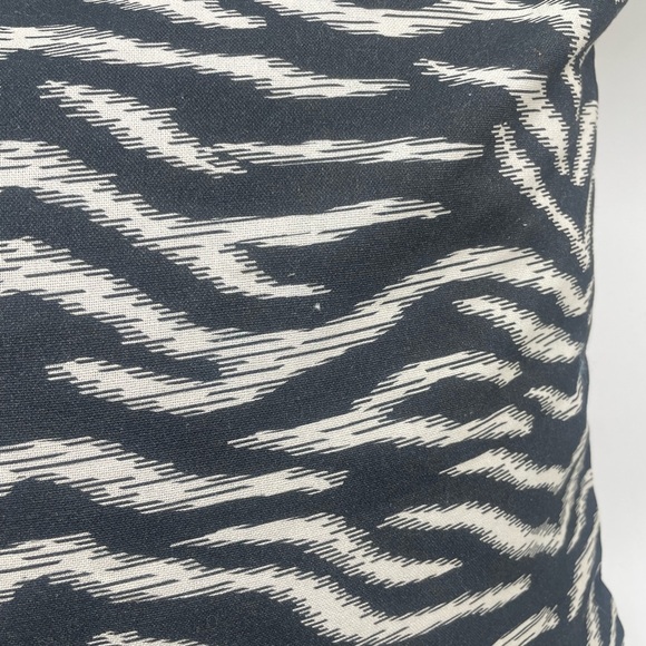Never used! black and white Tiger Print Pillow Cover - Picture 9 of 10